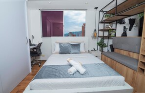 7 bedrooms, iron/ironing board, WiFi, bed sheets