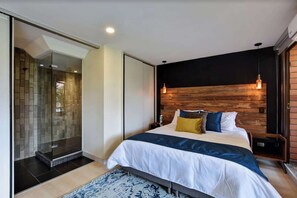 1 bedroom, desk, WiFi, bed sheets