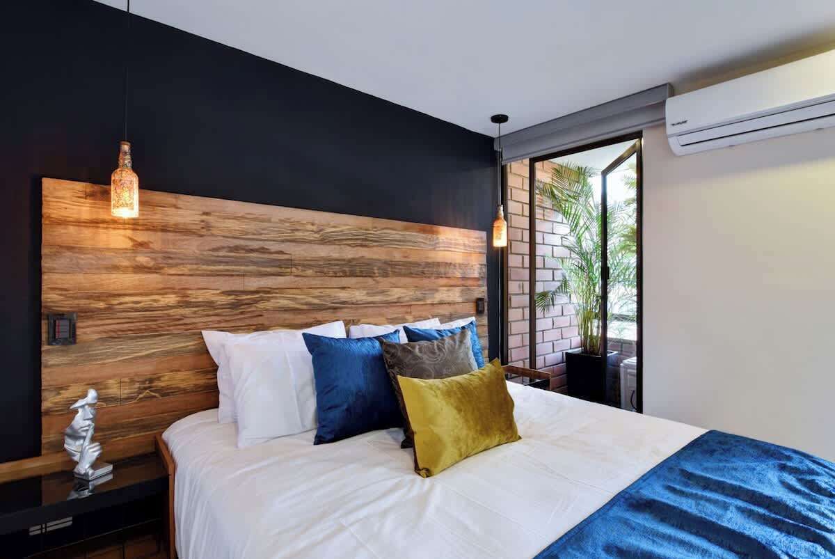 1 bedroom, desk, WiFi, bed sheets