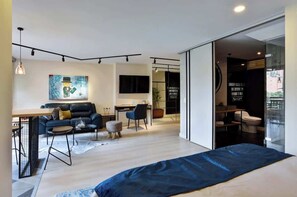 1 bedroom, desk, WiFi, bed sheets