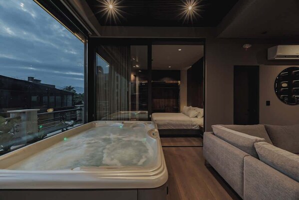 Interior - EP| Revellion 4BR Apt A/C, Jacuzzi, Washer&Dryer (Medellín)