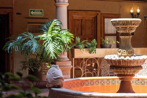 Exterior detail - HOTEL LOS ESCUDOS (Pátzcuaro)