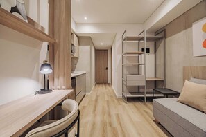 TV, offices - Quadrato | Laureles Studio, w/AC, Balcony, WIFI (Medellín)