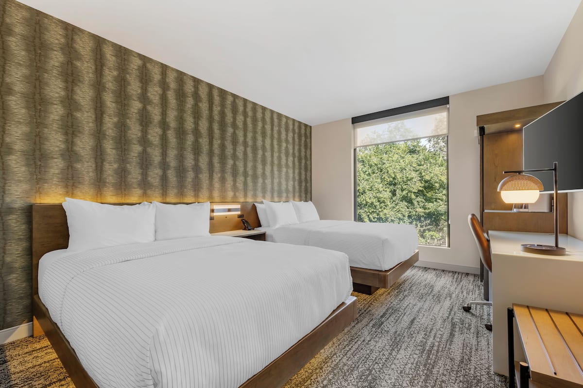 Habitación, 2 camas Queen size, para no fumadores | Cunas gratuitas, wifi gratis y ropa de cama