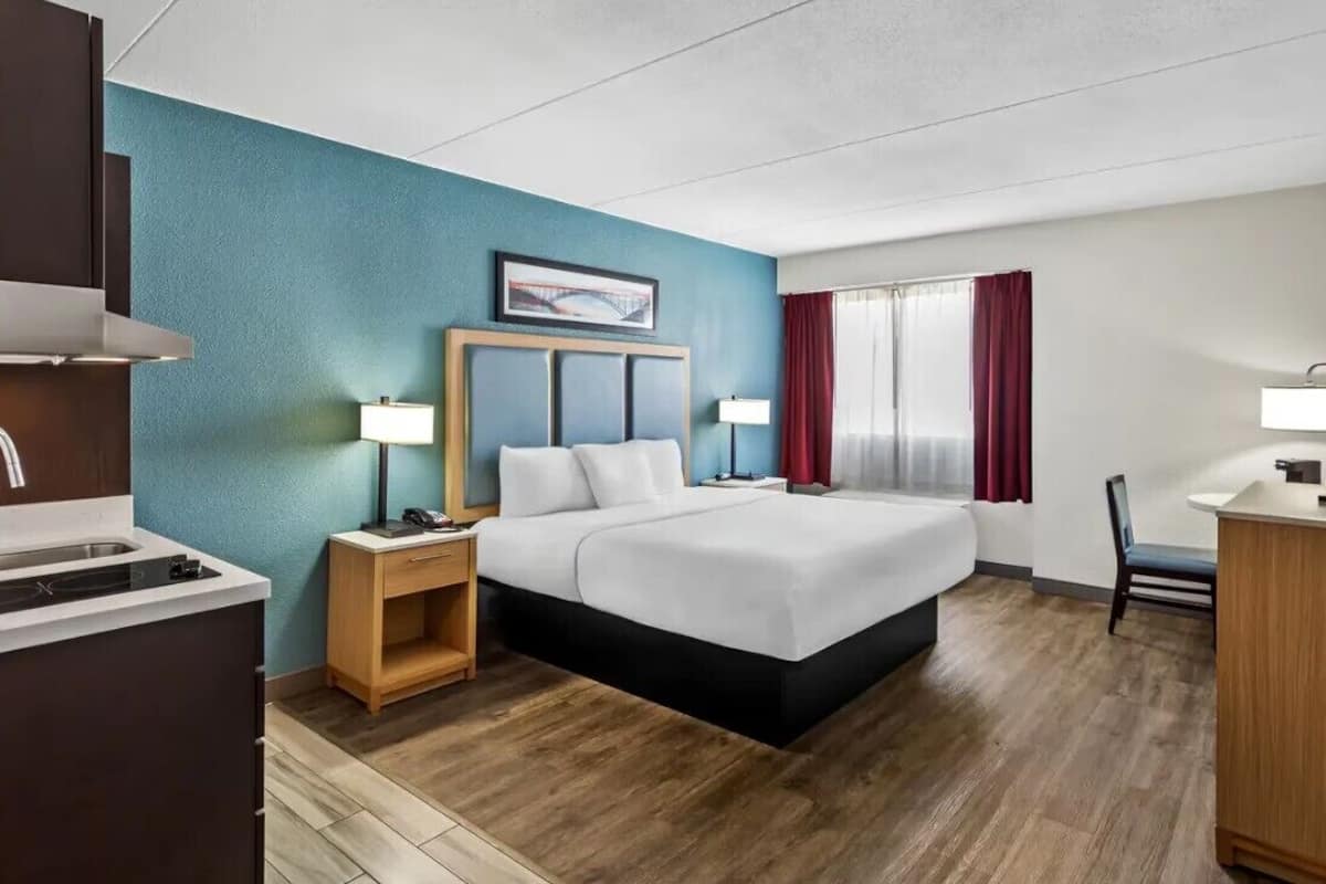 WiFi (free), bed sheets