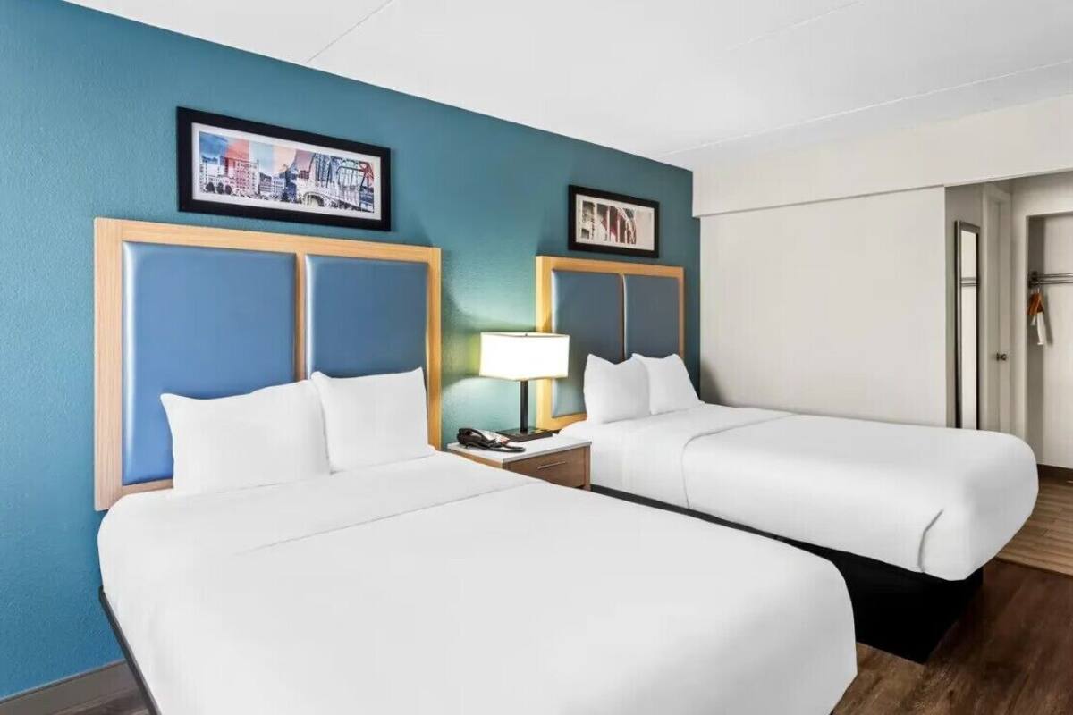 WiFi (free), bed sheets