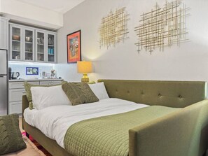 Schreibtisch, Bügeleisen/Bügelbrett, kostenloses WLAN, Bettwäsche