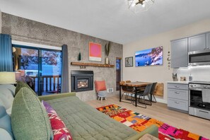 Smart TV, fireplace, ping pong