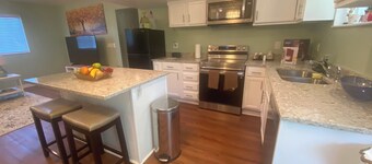 Charming , quiet apartment in Orem/vineyard area. 2 bedrooms, shared bathroom.