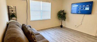 Close to Airport, Mall & Stores