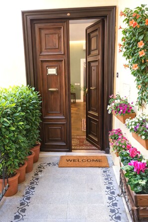 Exterior detail - THE BEST for YOUR HOLIDAY !!! LUXURY APARTMENT for 7 !!! S'PETER BASILICA VATICAN (Roma)
