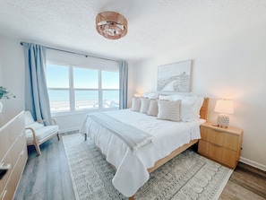 4 bedrooms, desk, iron/ironing board, travel crib - Oceanfront Getaway, Pets Allowed, WiFi, Hammocks, Space for Families and Friends (Ponte Vedra)