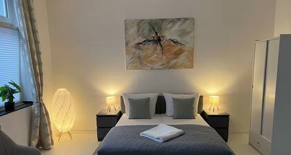 City Studio Apartment. In der Nähe von allem! Im EG. Erdgeschoss