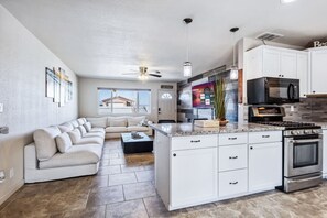Fridge, microwave, oven, stovetop - Sahara Getaway | Pool | Parking | Lake Views (Lake Havasu City)