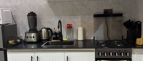 電子レンジ、オーブン、コンロ、食器洗い機