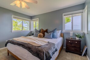 3 habitaciones, tabla de planchar con plancha, wifi y ropa de cama