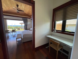 6 bedrooms, desk, travel crib, WiFi
