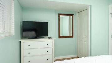 2 slaapkamers, een strijkplank/strijkijzer, reisbedje, gratis wifi