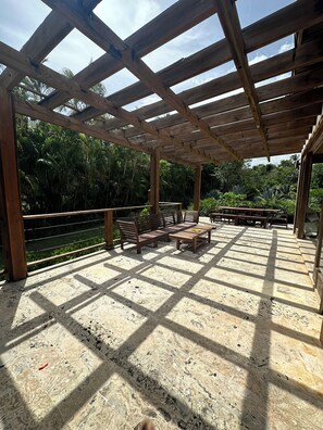 Outdoor dining - Luxury 6-Bedroom Villa in Casa de Campo – Private Pool, Staff & Resort Access (La Romana)