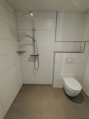 Hair dryer, towels, soap, toilet paper - Vacation apartment Hof Lanze with a view of the Eichenallee (Prezelle)