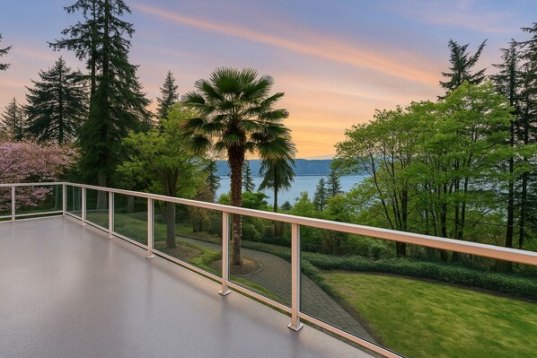 Terrace/patio - Luxury 180 degree Lake View  (Mercer Island)