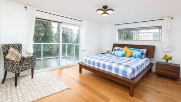 Meja, ruang kerja komputer riba, seterika/papan seterika