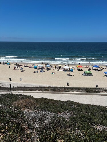 ONLY STEPS TO THE BEACH