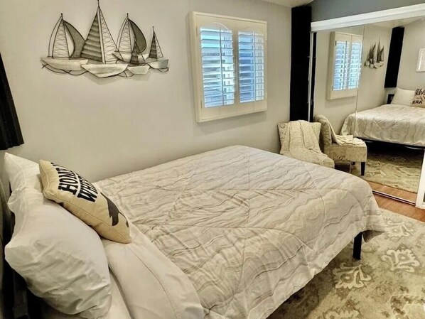 1 bedroom, bed sheets