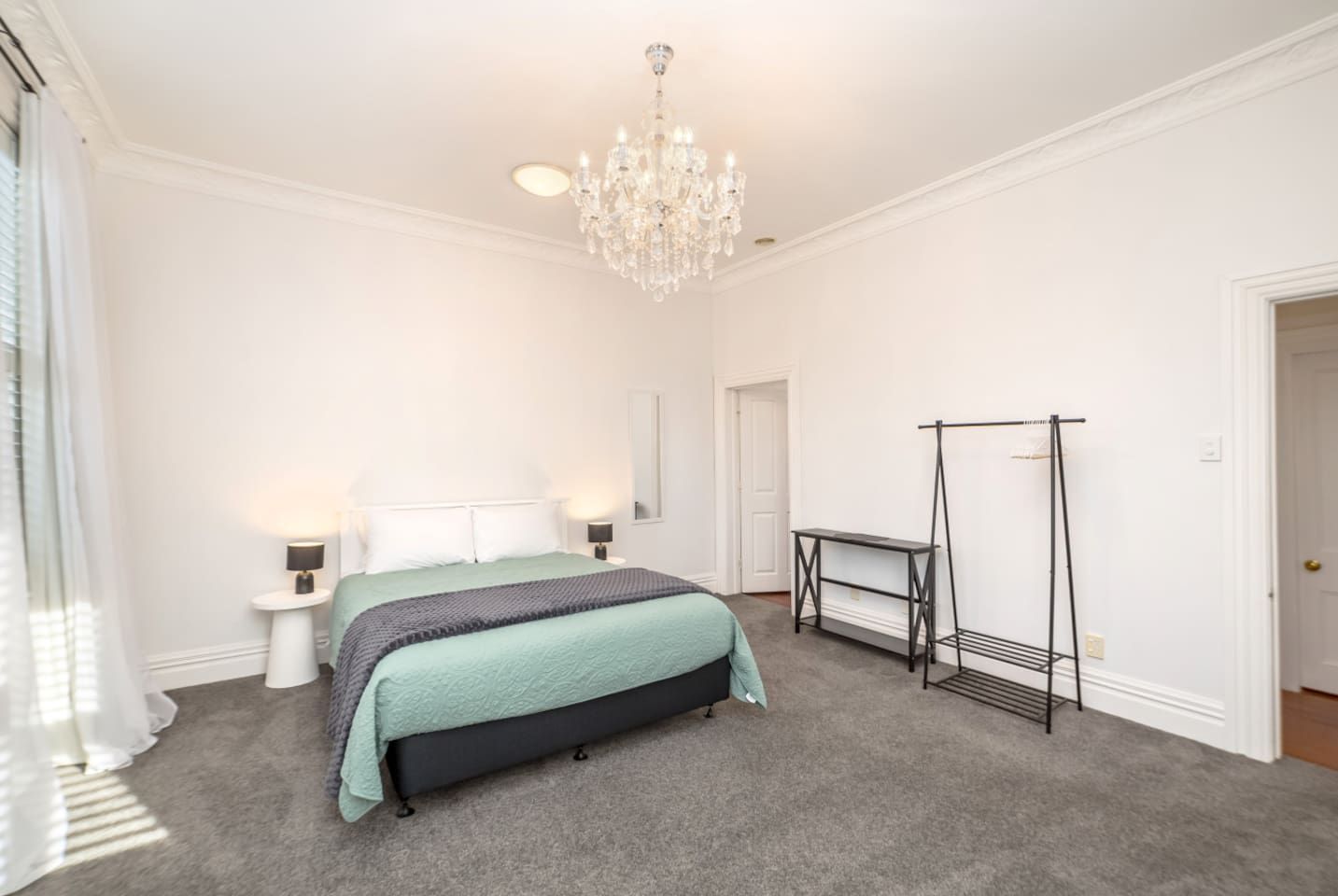 3 bedrooms, iron/ironing board, WiFi (free), bed sheets