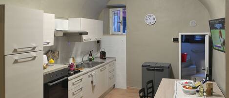 Frigorífic, microones, forn i placa de cuina