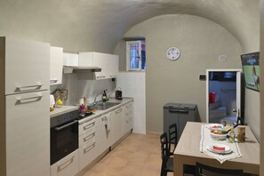 Køleskab, ovn, kogeplade, opvaskemaskine