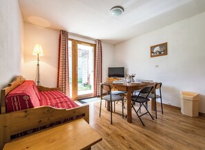 Dining - Cozy 35m2 Apartment in Albiez-Montrond (Albiez-Montrond)