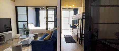 2 bedrooms, travel crib, WiFi