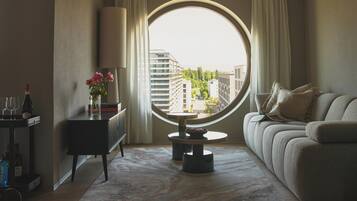 55-inch Smart TV with digital channels, TV, Netflix