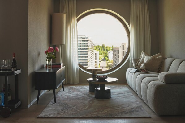 55-inch Smart TV with digital channels, TV, Netflix