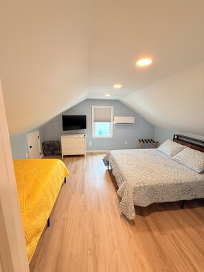 4 bedrooms, travel cot, WiFi, bed sheets