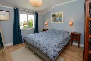 3 chambres, fer et planche à repasser, Wi-Fi, draps fournis