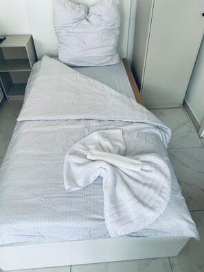 3 habitaciones, tabla de planchar con plancha, wifi y ropa de cama