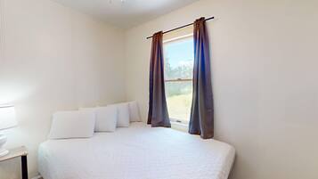 1 bedroom, bed sheets