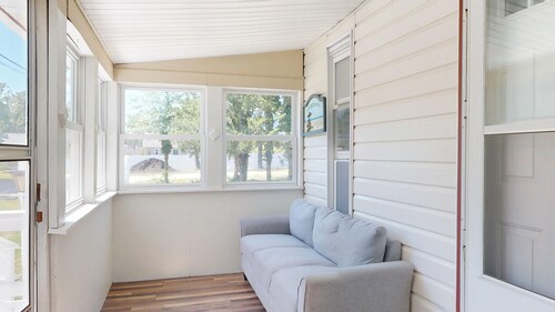 Low Tide Estate - [1BD, 1BA, POOL]