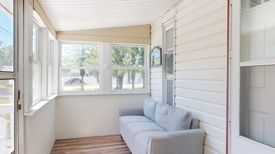 Low Tide Estate - [1BD, 1BA, POOL]