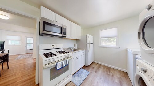 Low Tide Estate - [1BD, 1BA, POOL]