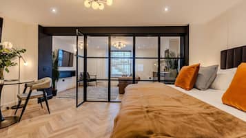 Premium bedding, iron/ironing board, free WiFi, bed sheets