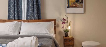 Historic Art Deco Studio - Heart of Downtown