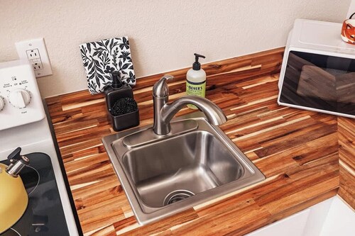 Downtown Deco Queen Studio