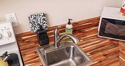 Downtown Deco Queen Studio