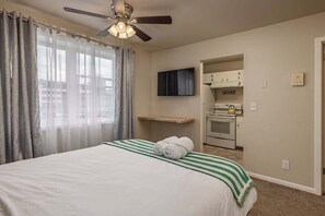 1 bedroom, desk, iron/ironing board, free WiFi
