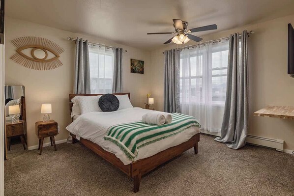 1 habitación, escritorio, tabla de planchar con plancha y wifi gratis 