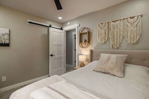 4 bedrooms, iron/ironing board, WiFi, bed sheets