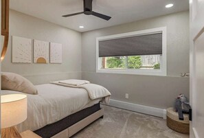 4 bedrooms, iron/ironing board, WiFi, bed sheets